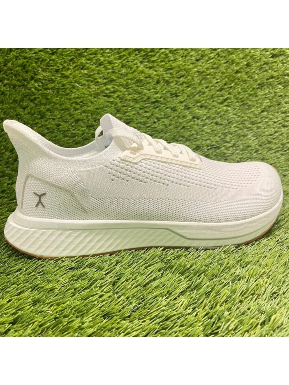 Flux Footwear Adapt Runner White Gum Mens Size 10.5 Athletic Walking Knit Shoes